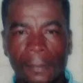 Idoso é atropelado por retroescavadeira e morre imagem