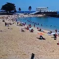 Protesto de ambulantes deixa praia do Porto da Barra sem cadeiras imagem
