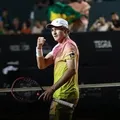 João Fonseca volta à quadra no Rio Open em jogo contra cadeirantes imagem