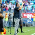 Jornalista avalia trabalho de Rogério Ceni no Bahia: "Estagnado" imagem