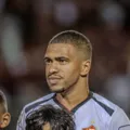 Lucas Esteves obtém liminar e deixa o Vitória rumo ao Grêmio imagem