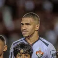 Lucas Esteves tem rescisão indeferida pela CNRD e segue no Vitória imagem