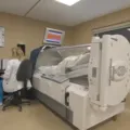 Menino morre após câmara hiperbárica onde ele estava explodir imagem