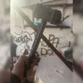 Operação apreende réplica do martelo de Thor em favela dominada pelo CV imagem