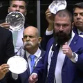 Oposição protesta com quentinhas vazias contra programa de Lula imagem