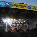 Palco do Rock reúne legião de roqueiros na Praia de Piatã imagem