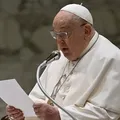 Papa Francisco é hospitalizado com bronquite em Roma imagem