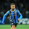 Pepê é regularizado e já pode estrear pelo Vitória imagem