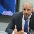 Preso, Daniel Silveira tem arma apreendida pela PF imagem