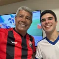 Rubro-negro, Jerônimo assiste Ba-Vi com o filho tricolor imagem