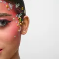 Saiba como evitar alergia ao usar maquiagem no Carnaval imagem