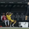 Sem Neymar, Santos perde e Corinthians avança no Paulistão imagem