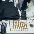 Sete traficantes são presos com munições de fuzil e colete balístico imagem