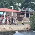 Suspeito de tráfico é preso após tentar de fugir pelo mar em Salvador imagem