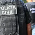 Casal de criminosos tenta fugir da polícia, troca tiros e acaba preso imagem