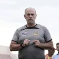 Técnico da Juazeirense diz que jogou "de igual para igual" com o Bahia imagem