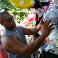 Tendências para o Carnaval? Veja adereços e fantasias da moda imagem