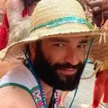 VÍDEO: Humberto Carrão dança e beija morena misteriosa imagem