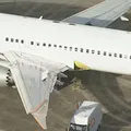 Veja o que se sabe sobre colisão entre avião e viatura em aeroporto imagem