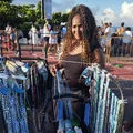 Saiba quem mais compra guias na Festa de Iemanjá imagem
