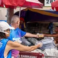 Vereador distribui 2 mil kits de café da manhã a ambulantes imagem
