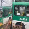 Vídeo: ônibus fica preso em buraco em importante avenida de Salvador imagem