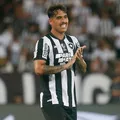 Vitória está próximo de anunciar contratação de zagueiro do Botafogo imagem