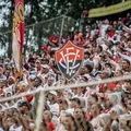 Vitória promove "invasão" em praia em causa sobre meio ambiente imagem