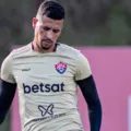 Volante do Vitória é dúvida para duelo contra o Ferroviário imagem