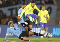 506 dias depois, Neymar volta à Seleção e comemora: "Feliz" imagem