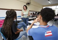 A TARDE Educação transforma jornal em lição diária em sala