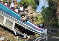 Acidente de ônibus deixa ao menos 52 mortos na Guatemala imagem