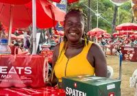 Ambulantes transformam suas vidas com o carnaval de Salvador imagem