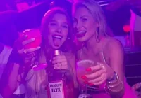 Andressa Urach grava vídeo picante com a nora