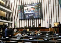 Antes de recesso, deputados aprovam mais de 40 honrarias a autoridades