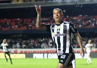 Após acerto com o Vitória, Eduardo Vargas é anunciado pelo Nacional imagem