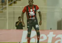 Após lesão, Edu comemora retorno a titularidade no Vitória: "Feliz" imagem