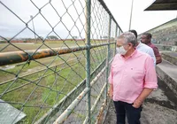 Após visita técnica, prefeito de Camaçari diz que reconstruirá estádio imagem