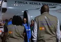 Avião com brasileiros deportados tinha oito crianças de até 10 anos imagem