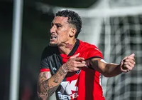 Baralhas celebra gol e destaca estilo de jogo: "Tem que ser na raça"