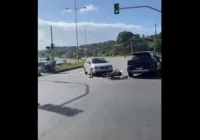 Batida entre quatro carros e uma moto deixa feridos na Via Regional