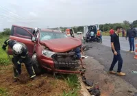 Batida entre caminhonetes termina com um morto e dois feridos na Bahia