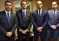 Bolsonaro tenta emplacar nome da família em chapa de 2026 imagem