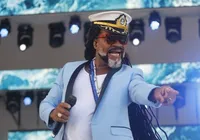 Após Marisa Monte, Carlinhos Brown anuncia Caetano Veloso em show imagem