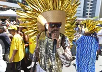 Brown celebra Arrastão e parabeniza Ivete por ‘Música do Carnaval’