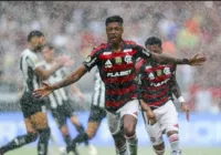 Bruno Henrique decide e Flamengo é campeão da Supercopa sobre o Botafogo imagem