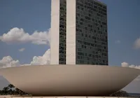 Câmara aprova pena para quem divulgar imagens de nudez geradas por IA imagem