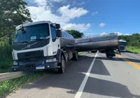 Caminhão-tanque e carro colidem em trecho da BR-116 na Bahia