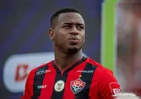 Campeão com o Vitória, Dudu é expulso em estreia por novo clube