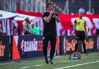 Carpini avalia possível zaga titular após saída de capitão: "Satisfeito" imagem